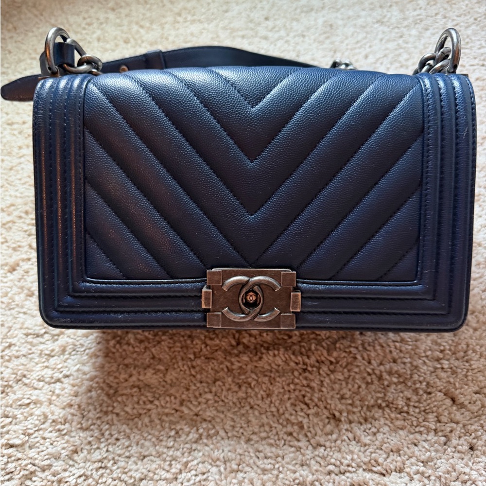 CHANEL Navy Chevron Quilted Leather Crossbody Bag with Silver Hardware
